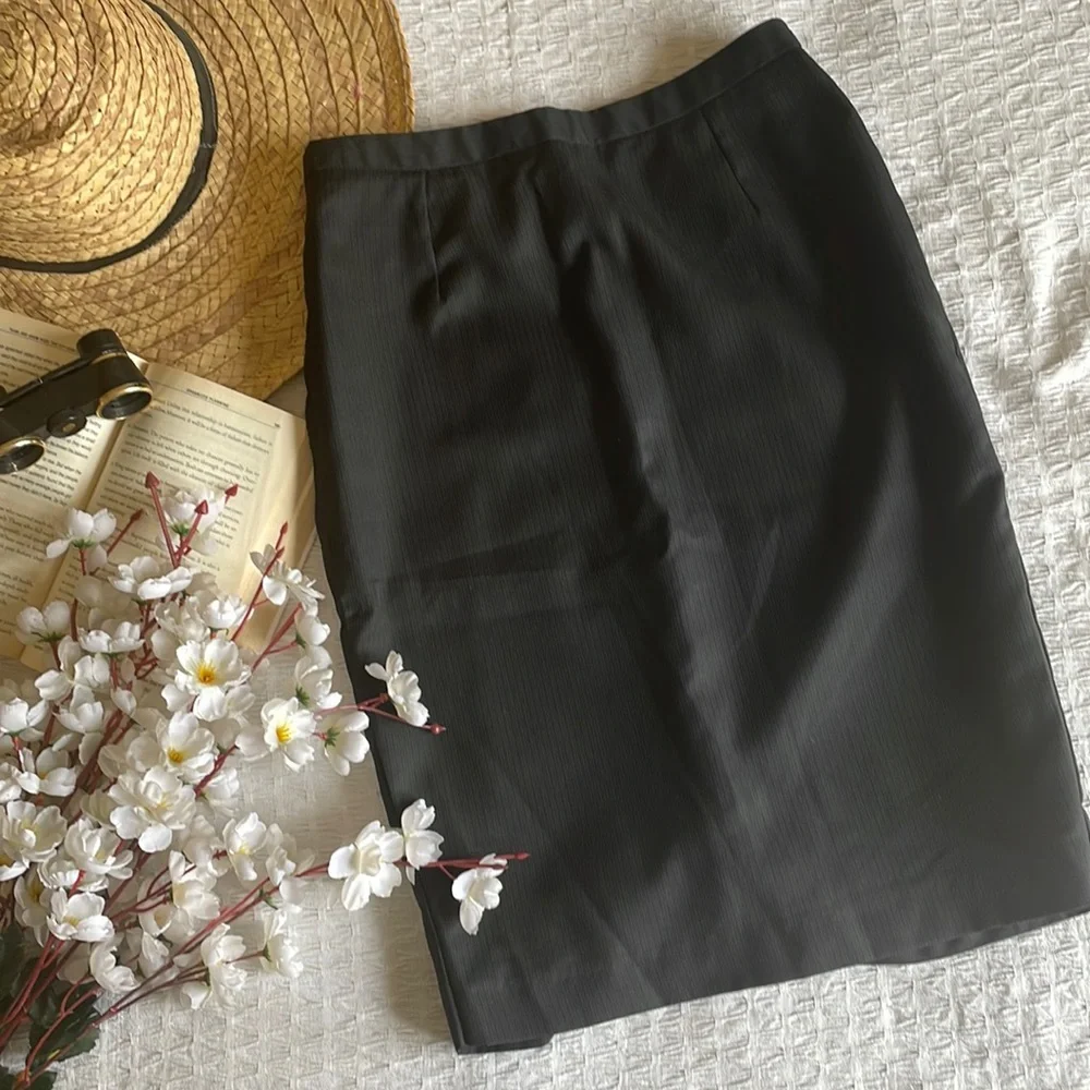Pin striped Office skirt - knee length - Picture 2 of 9